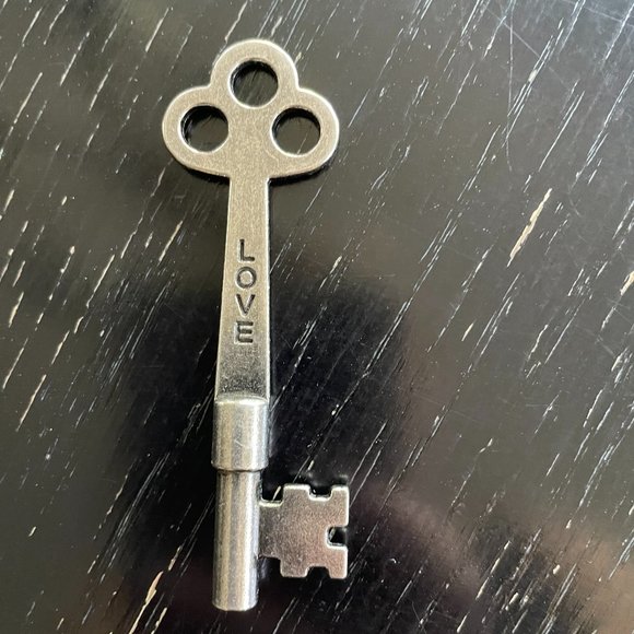 Key Of Wisdom Skeleton Style key inscribed with Faith / Love - Picture 2 of 2